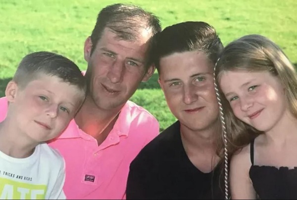 Scott Hendy and family